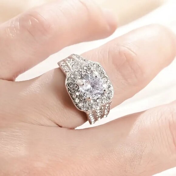 Sophisticated Aurora Ring - Dazzling Synthetic Crystals - Picture 5 of 5